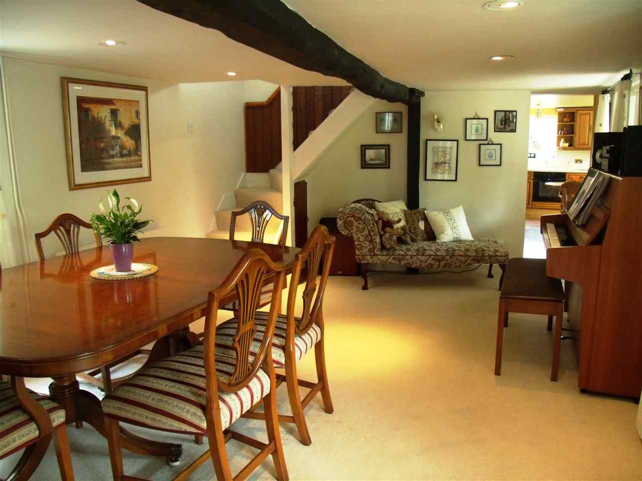 resized-2349823-dining to kit.JPG